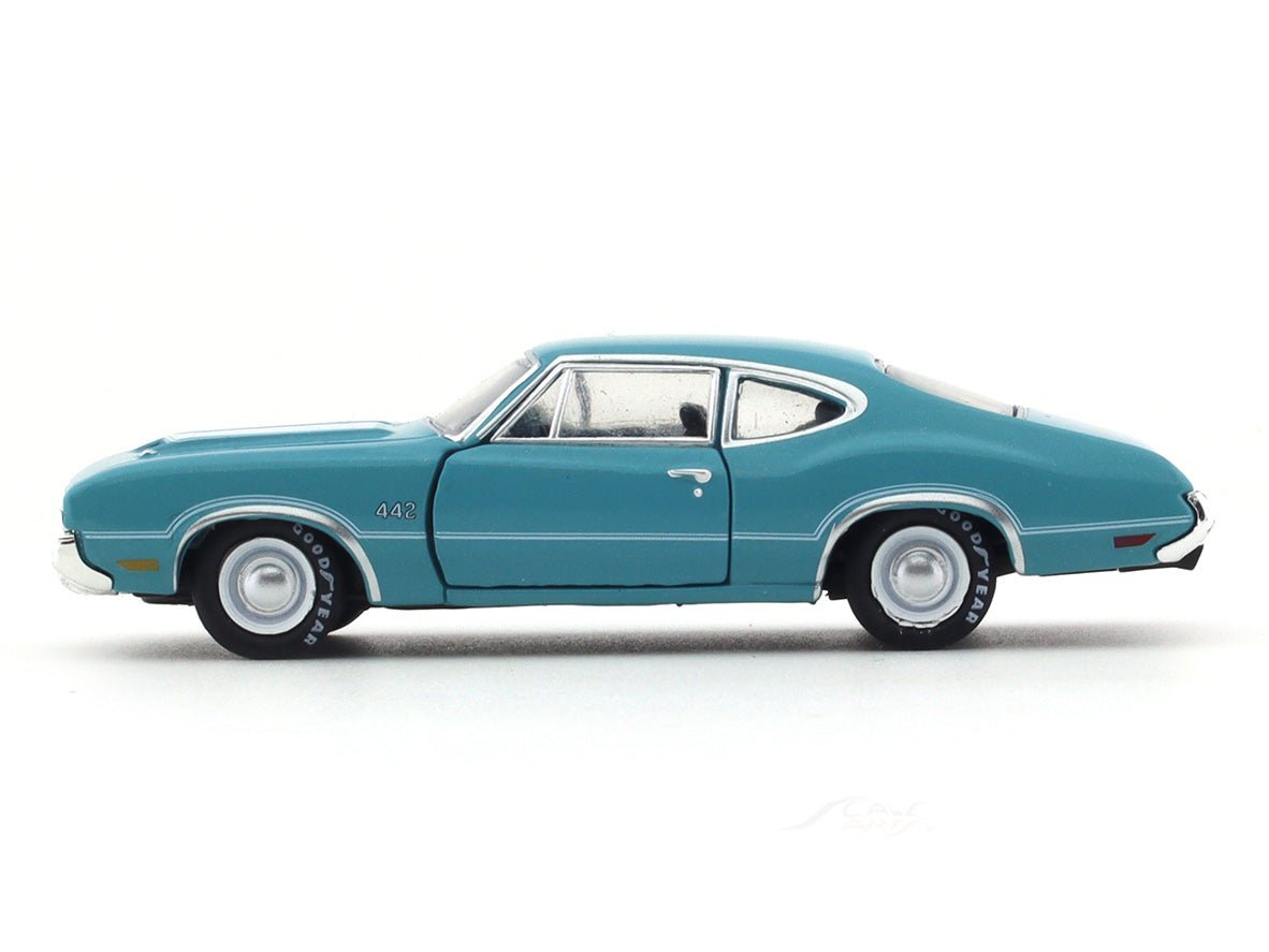 1970 Oldsmobile Cutlass 442 1:64 M2 Machines diecast scale model collectible