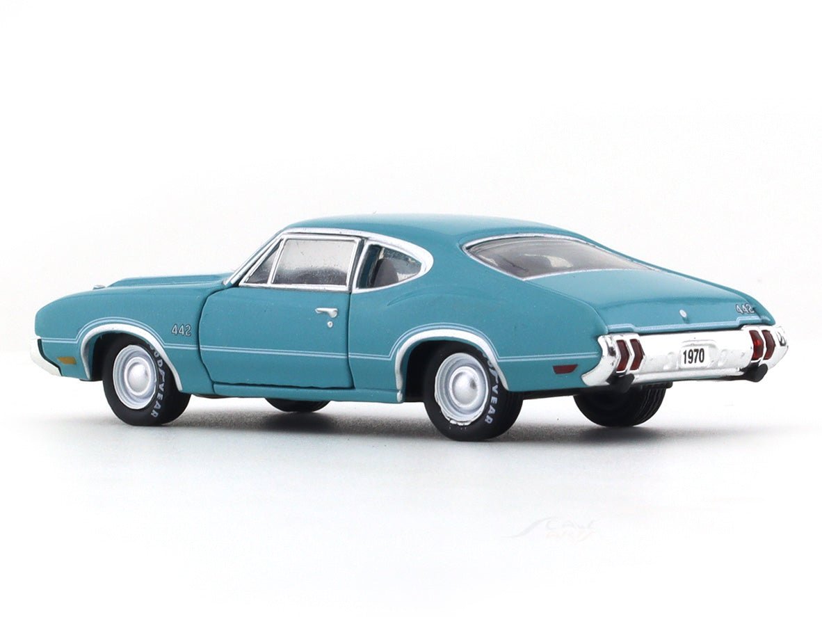 1970 Oldsmobile Cutlass 442 1:64 M2 Machines diecast scale model collectible