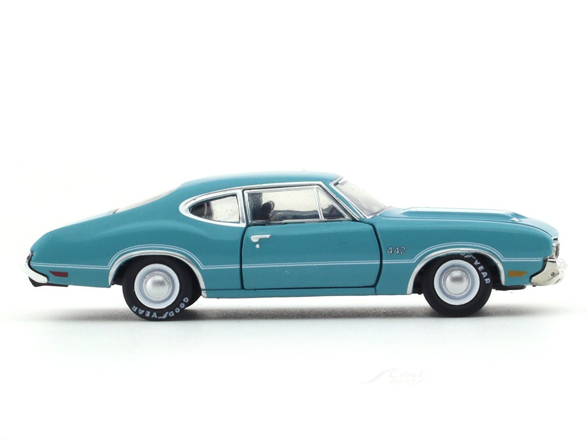 1970 Oldsmobile Cutlass 442 1:64 M2 Machines diecast scale model collectible