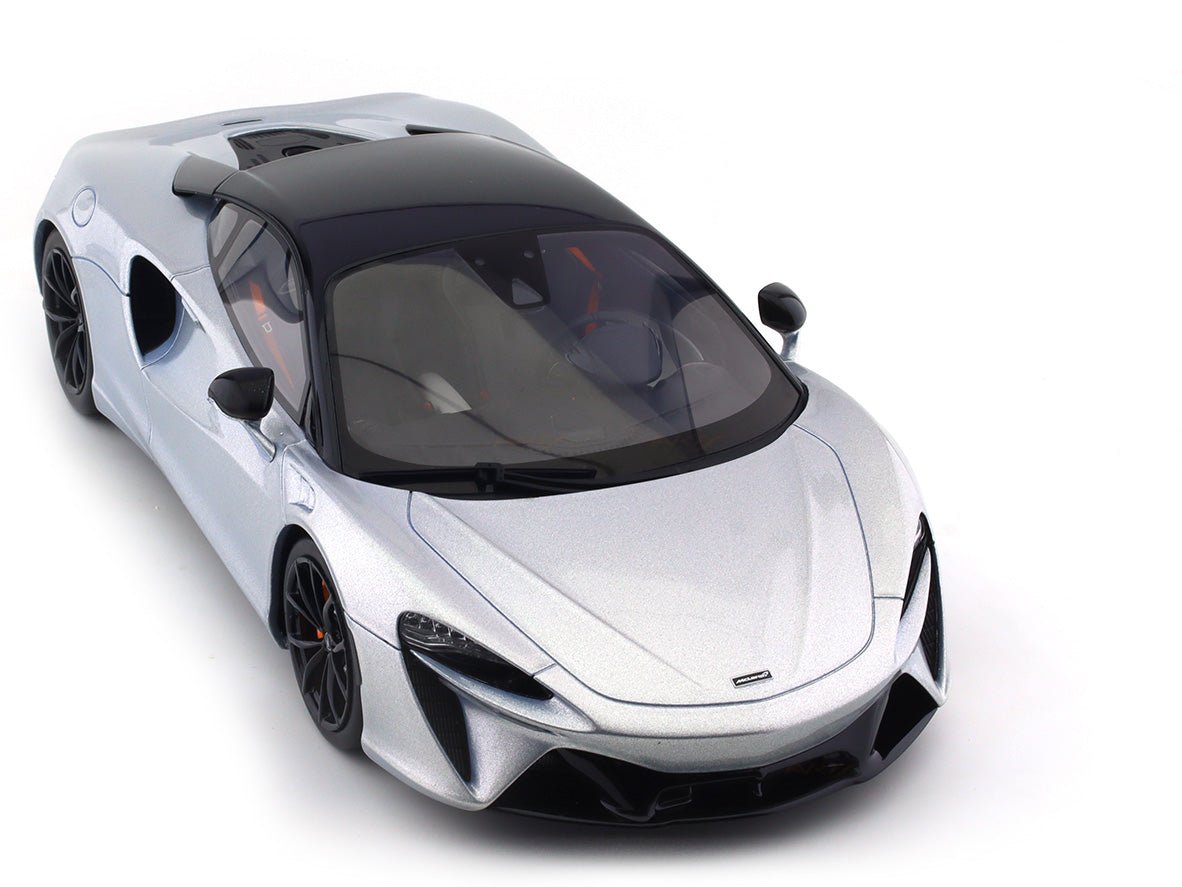 2021 McLaren Artura Ice silver 1:18 GT Spirit Scale Model collectible