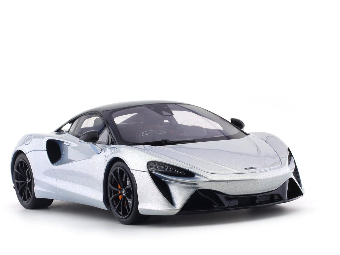 2021 McLaren Artura Ice silver 1:18 GT Spirit Scale Model collectible