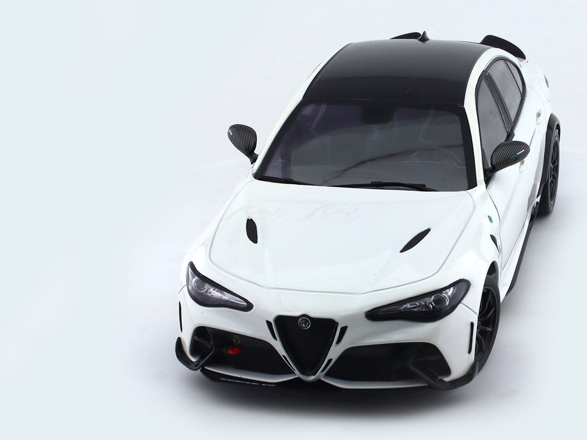 2022 Alfa-Romeo Giulia GTA white 1:18 Solido diecast Scale Model collectible