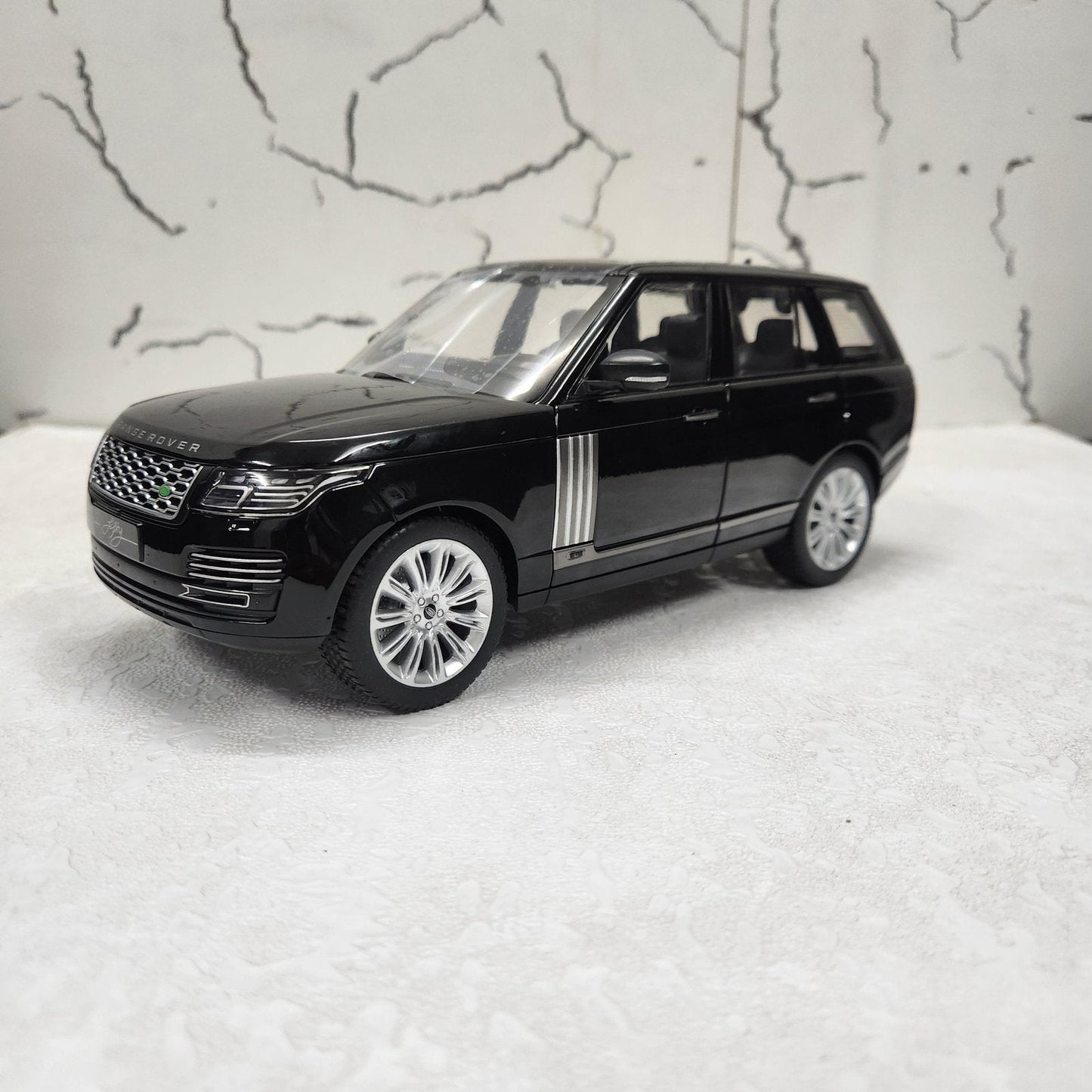 Range Rover Autobiography Black Metal Diecast Car 1:18 (28x11 cm)