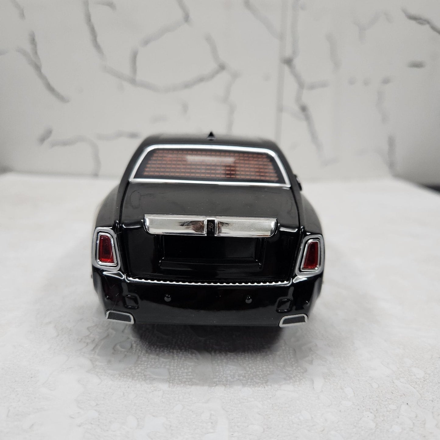 Rolls Royce Phantom Black Metal Diecast Car 1:18 (28x11 cm)