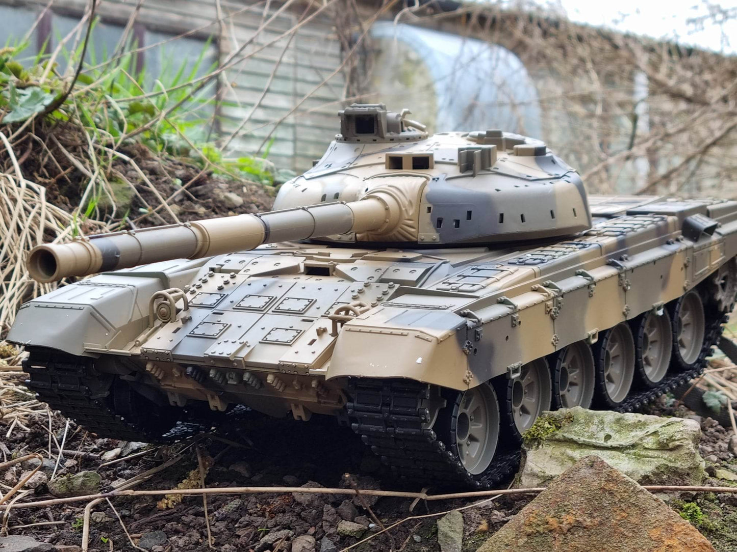 90 RC model Tank - Smoke, Sound, BB Firing, Infrared, Upgraded Metal Suspension Arms