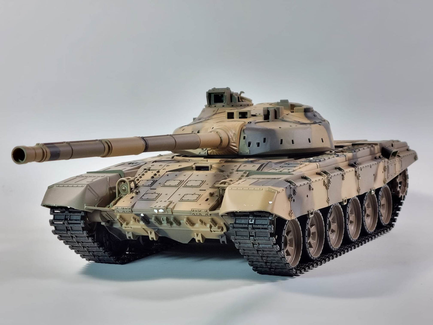 90 RC model Tank - Smoke, Sound, BB Firing, Infrared, Upgraded Metal Suspension Arms