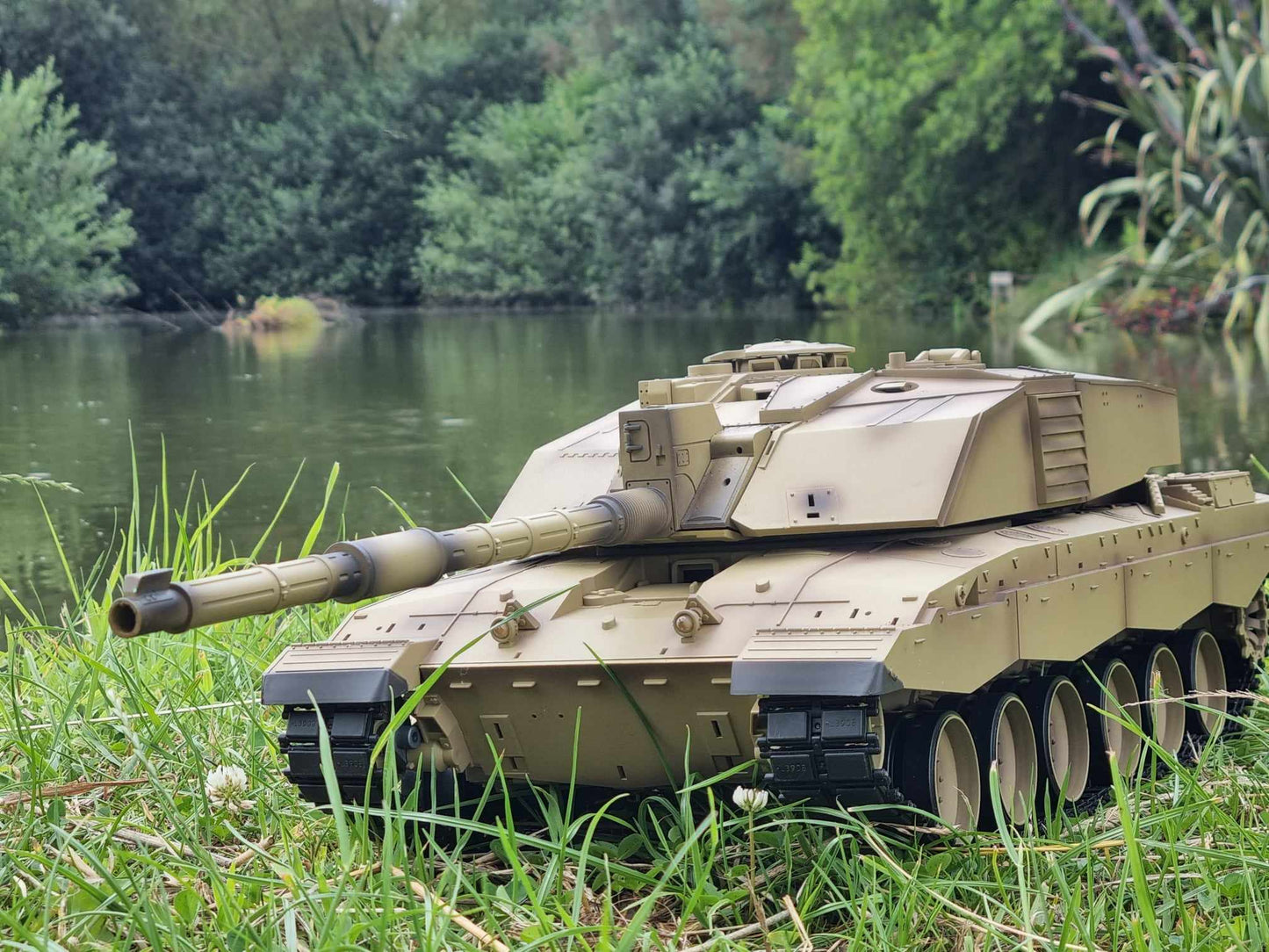 BB Firing Heng Long Challenger 2 Radio Remote Controlled RC Tank Model 1/16 UK 2.4G Smoke Sound Infrared Metal Suspension Arms Version 7
