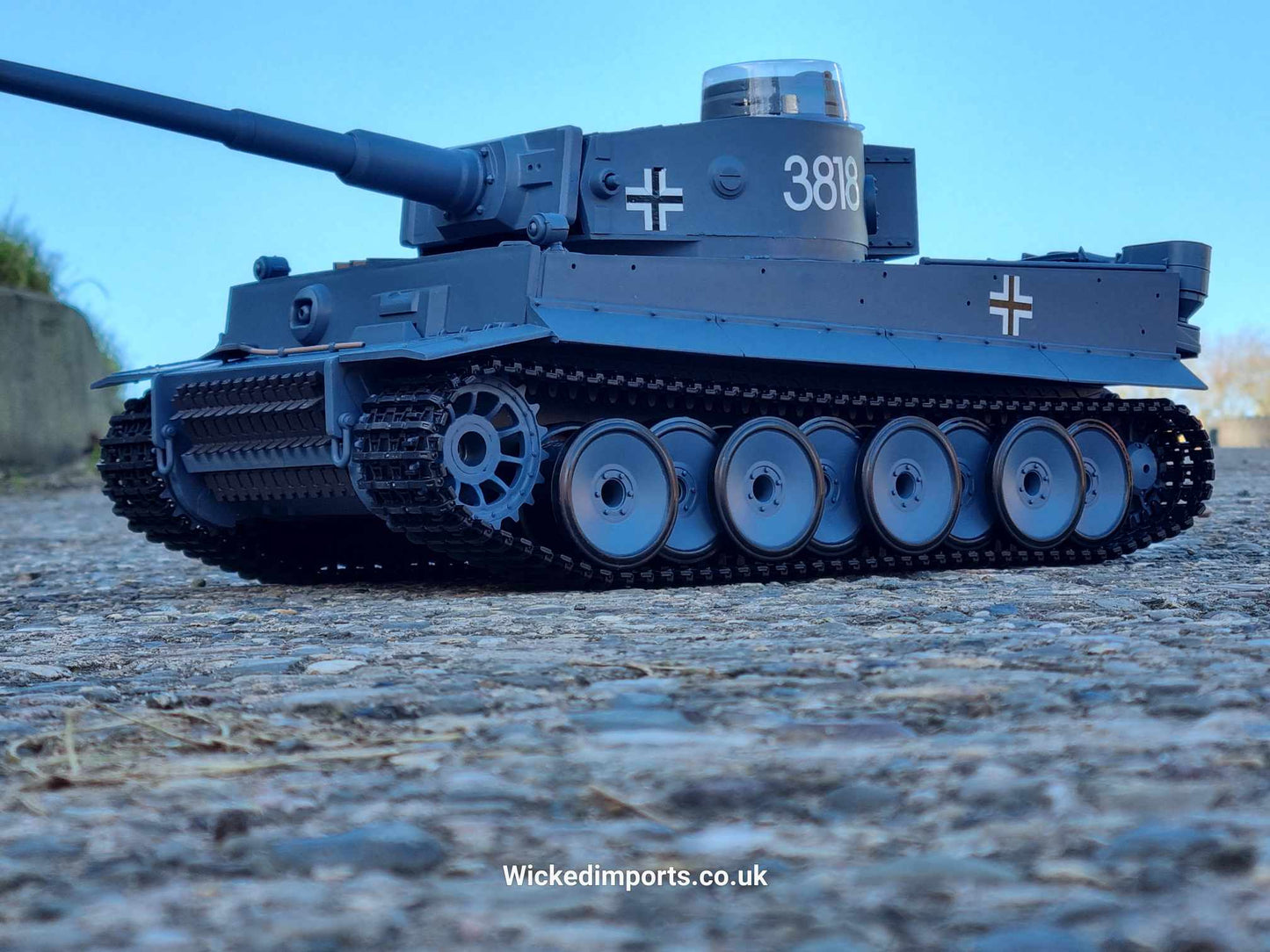 Tank Tiger Long 1:16, Smoke, Sound, BB Shot Function + IR, 2,4 Ghz metal suspension
