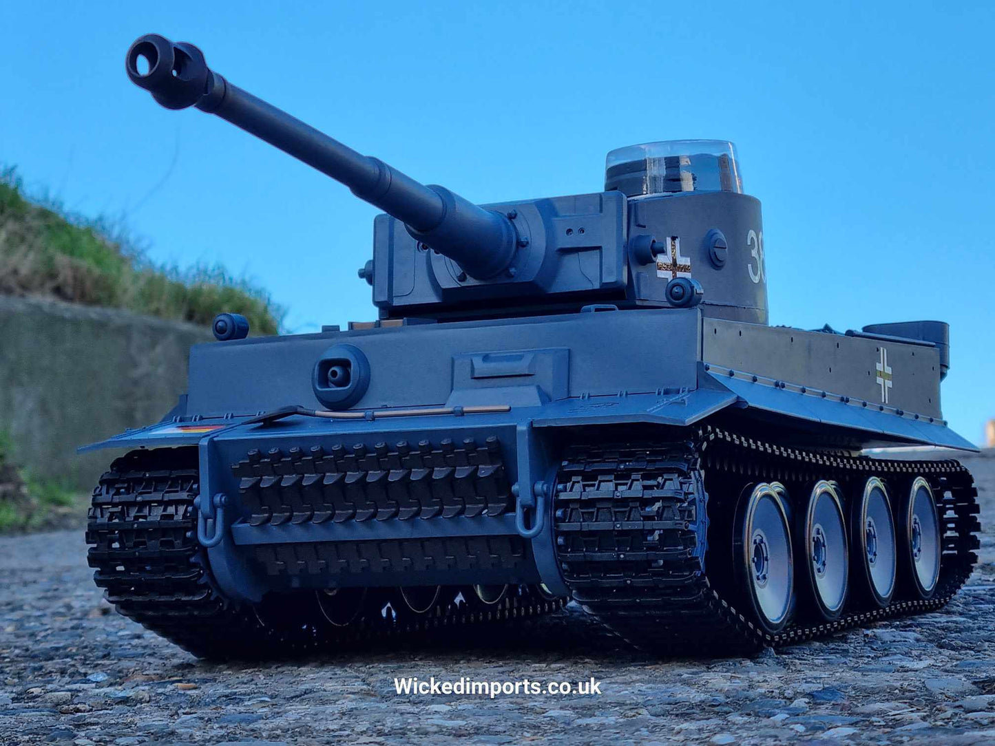 Tank Tiger Long 1:16, Smoke, Sound, BB Shot Function + IR, 2,4 Ghz metal suspension