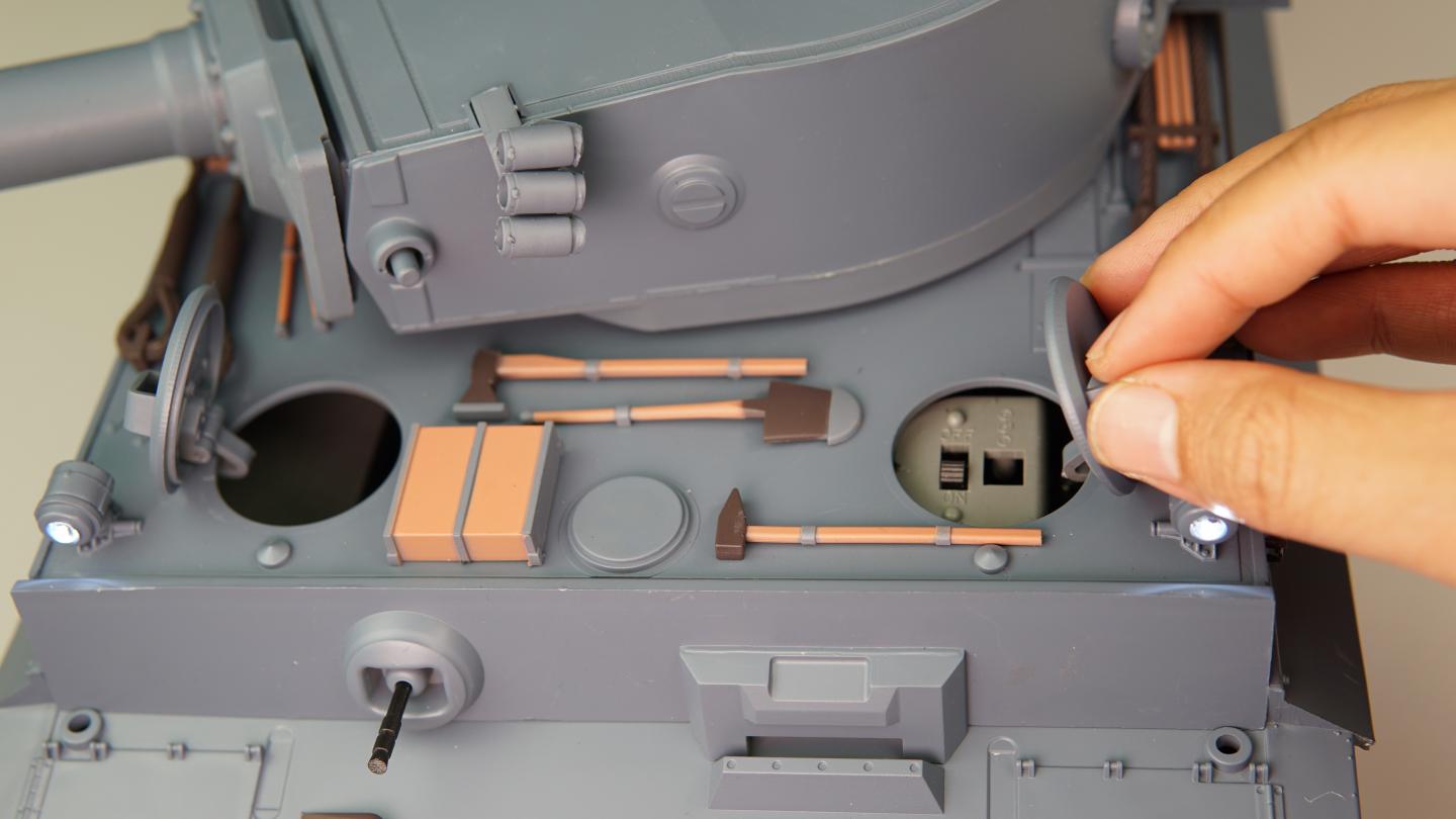 Tank Tiger Long 1:16, Smoke, Sound, BB Shot Function + IR, 2,4 Ghz metal suspension