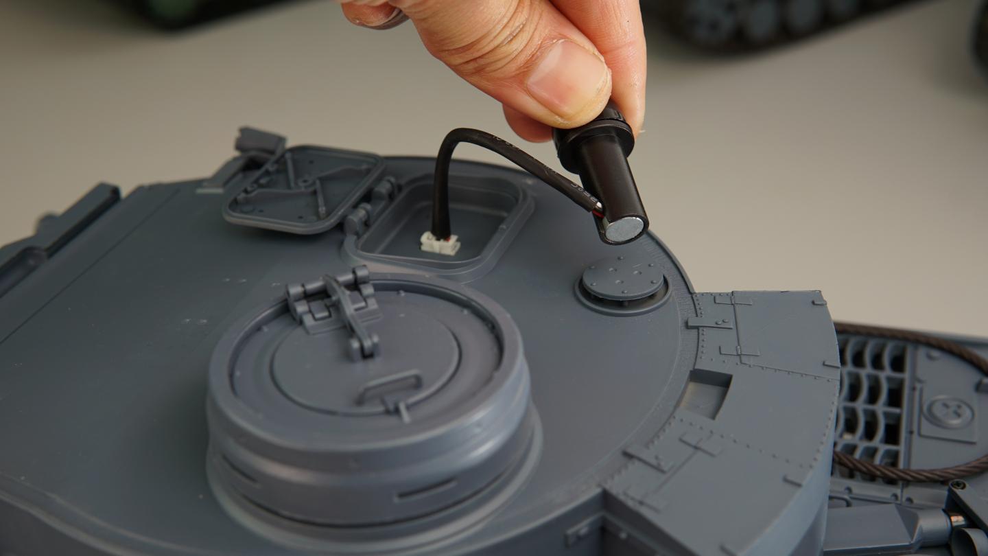 Tank Tiger Long 1:16, Smoke, Sound, BB Shot Function + IR, 2,4 Ghz metal suspension
