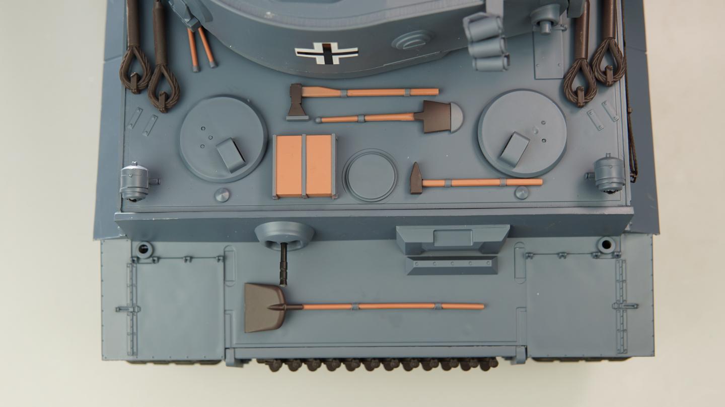Tank Tiger Long 1:16, Smoke, Sound, BB Shot Function + IR, 2,4 Ghz metal suspension