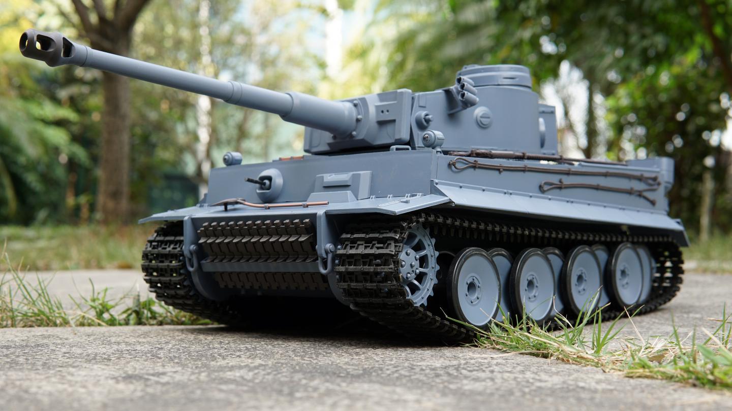 Tank Tiger Long 1:16, Smoke, Sound, BB Shot Function + IR, 2,4 Ghz metal suspension
