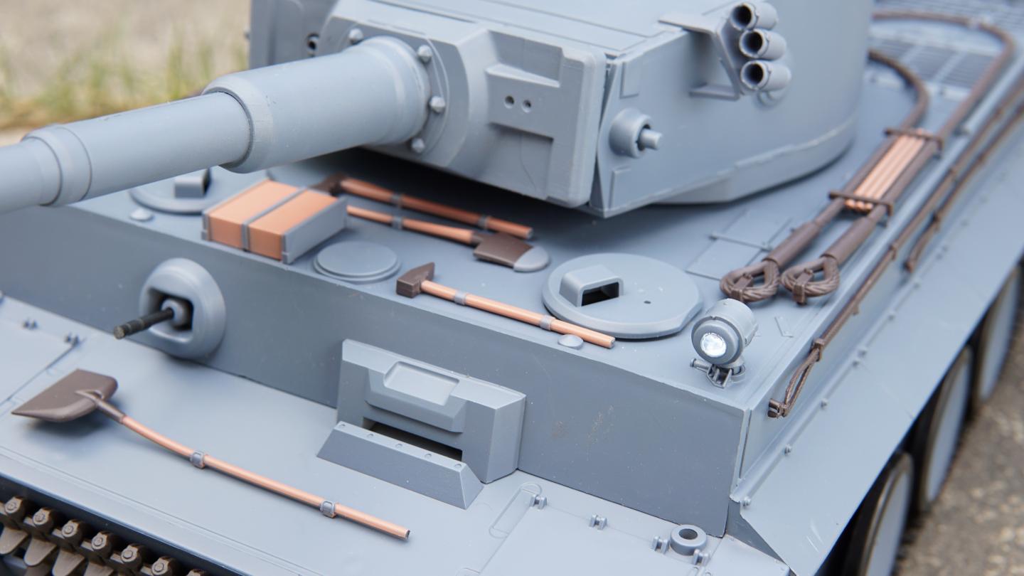 Tank Tiger Long 1:16, Smoke, Sound, BB Shot Function + IR, 2,4 Ghz metal suspension
