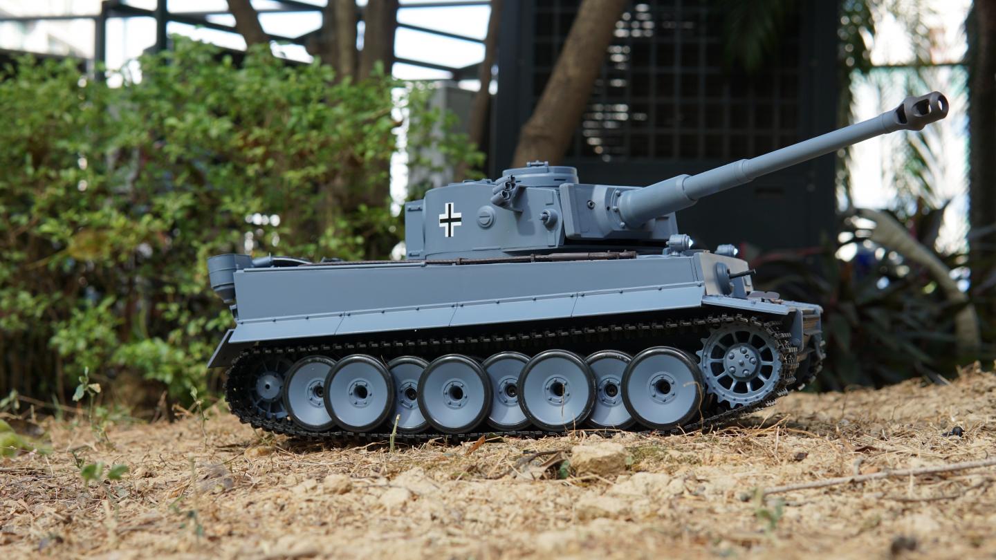 Tank Tiger Long 1:16, Smoke, Sound, BB Shot Function + IR, 2,4 Ghz metal suspension