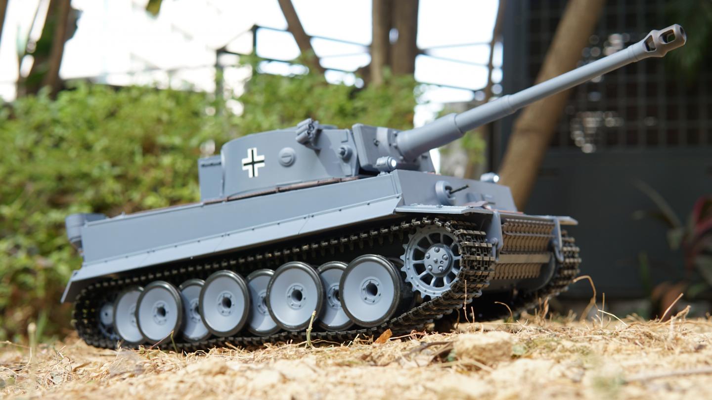 Tank Tiger Long 1:16, Smoke, Sound, BB Shot Function + IR, 2,4 Ghz metal suspension