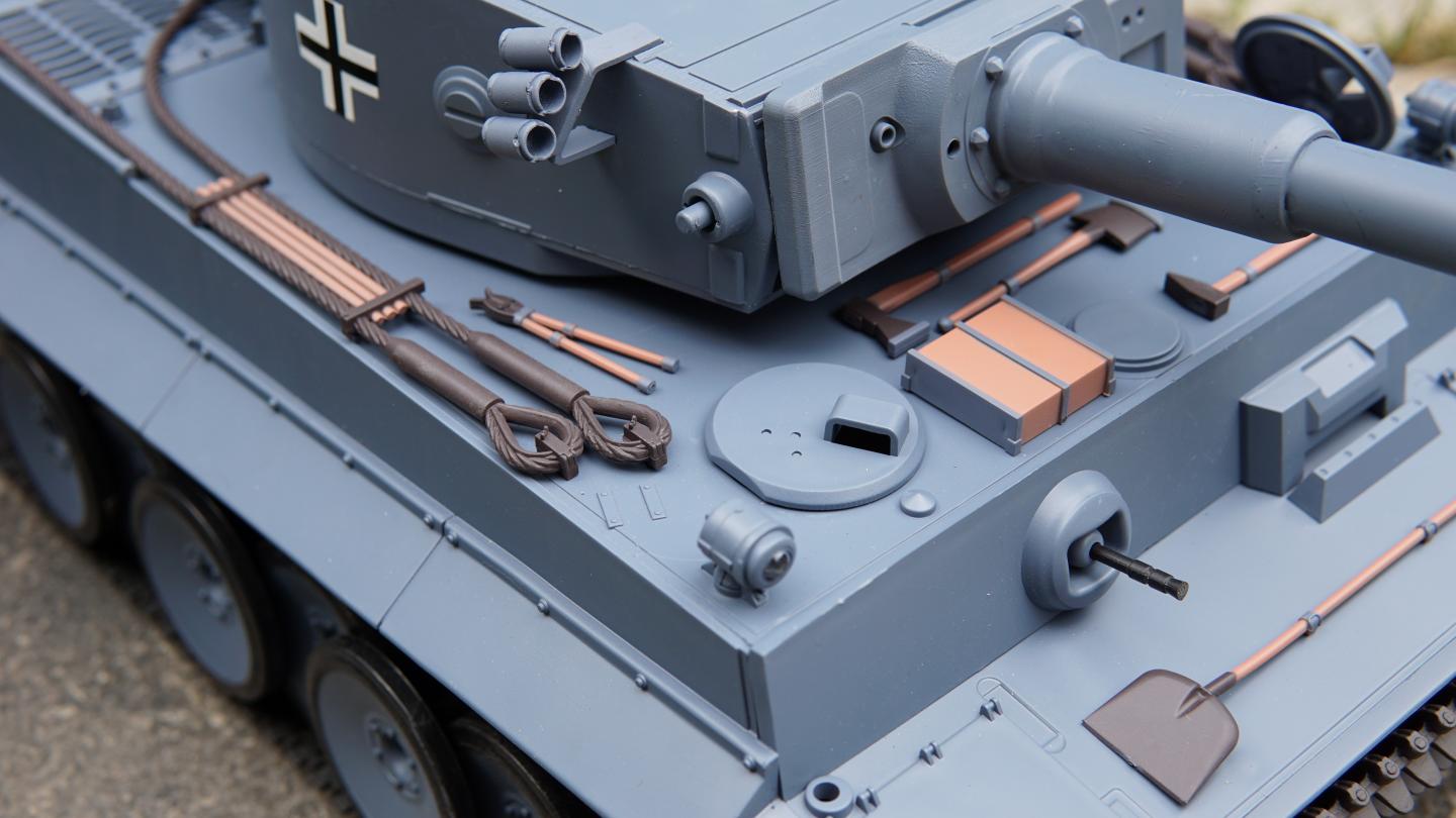 Tank Tiger Long 1:16, Smoke, Sound, BB Shot Function + IR, 2,4 Ghz metal suspension
