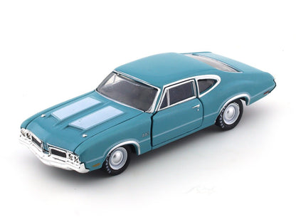 1970 Oldsmobile Cutlass 442 1:64 M2 Machines diecast scale model collectible