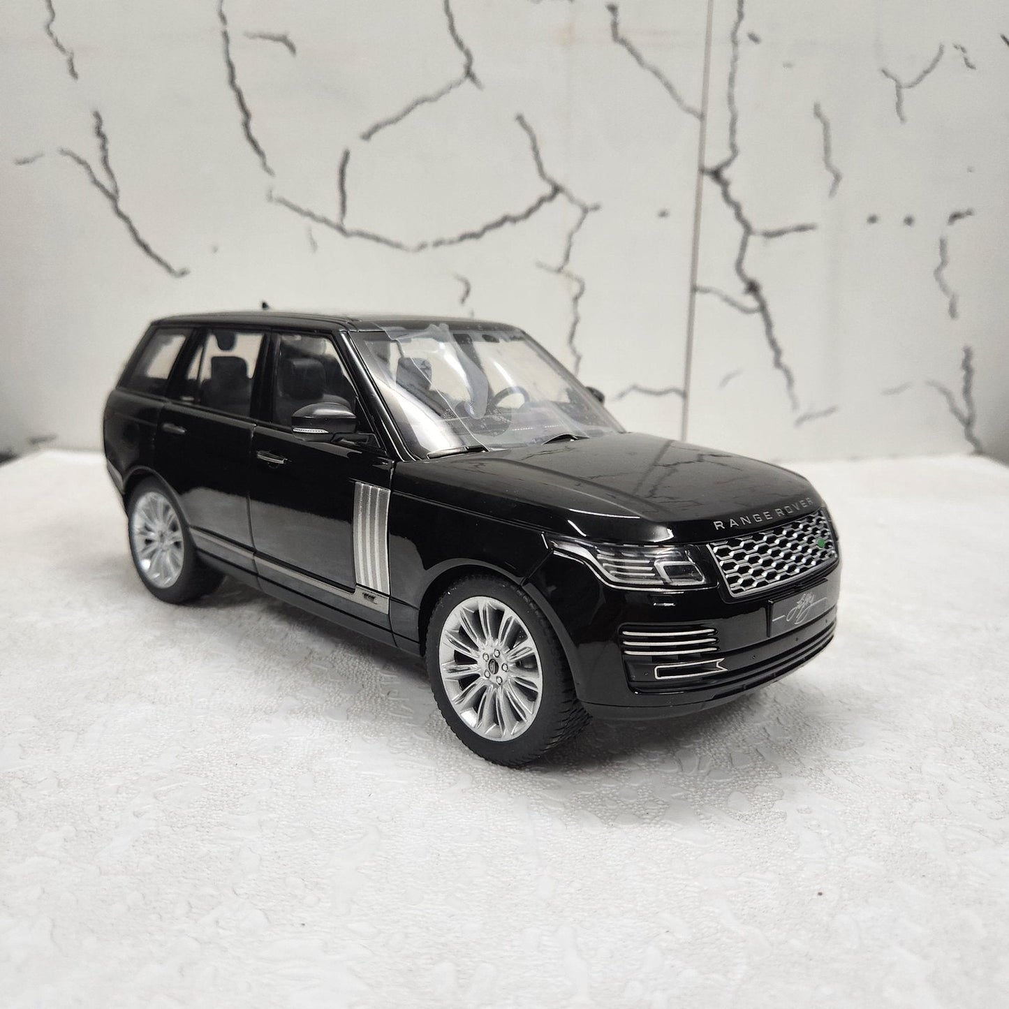 Range Rover Autobiography Black Metal Diecast Car 1:18 (28x11 cm)