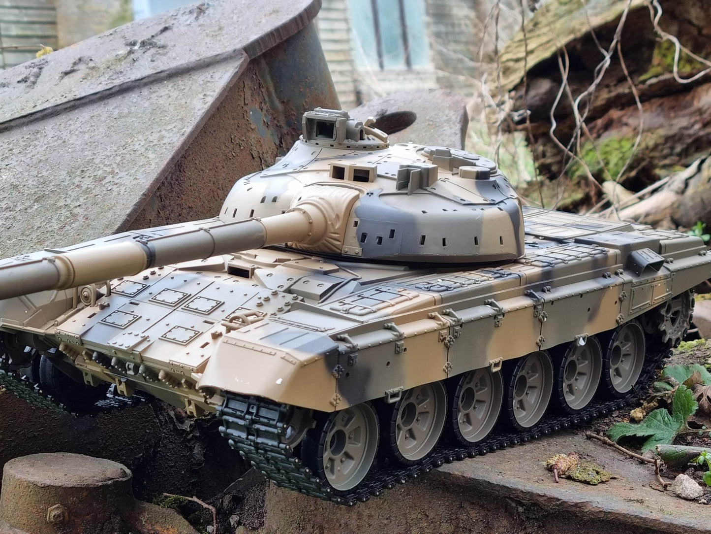 90 RC model Tank - Smoke, Sound, BB Firing, Infrared, Upgraded Metal Suspension Arms