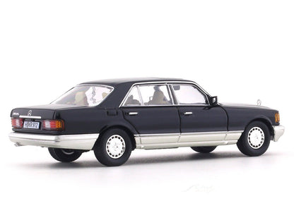 Mercedes-Benz 560 SEL W126 black 1:64 Master diecast scale model collectible